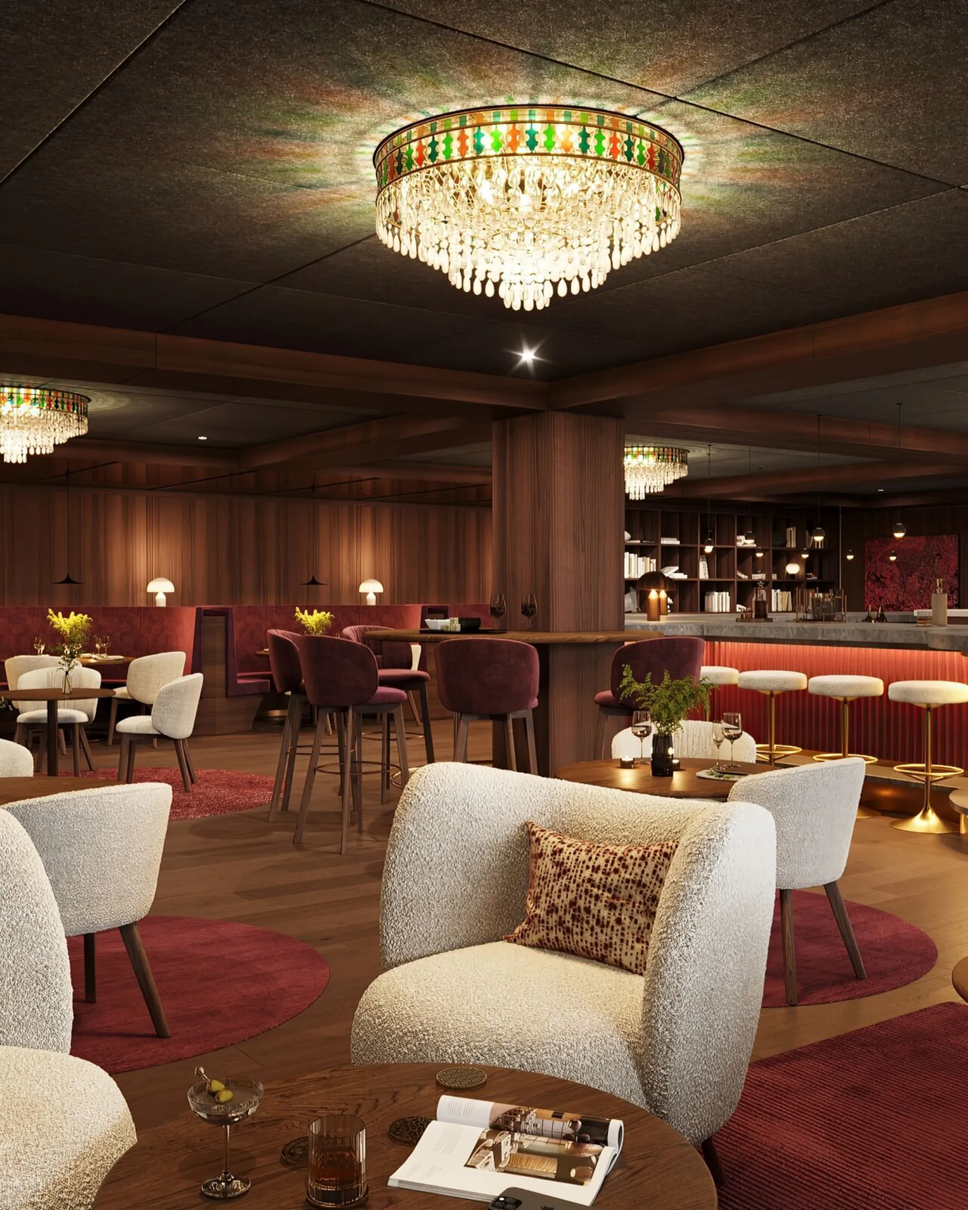 Bar dell’Hotel Oswald con luci soffuse, poltrone bianche rivestite in tessuto, tappeti rossi, pavimento in parquet, bancone elegante con sgabelli e una cantina ben fornita sullo sfondo.