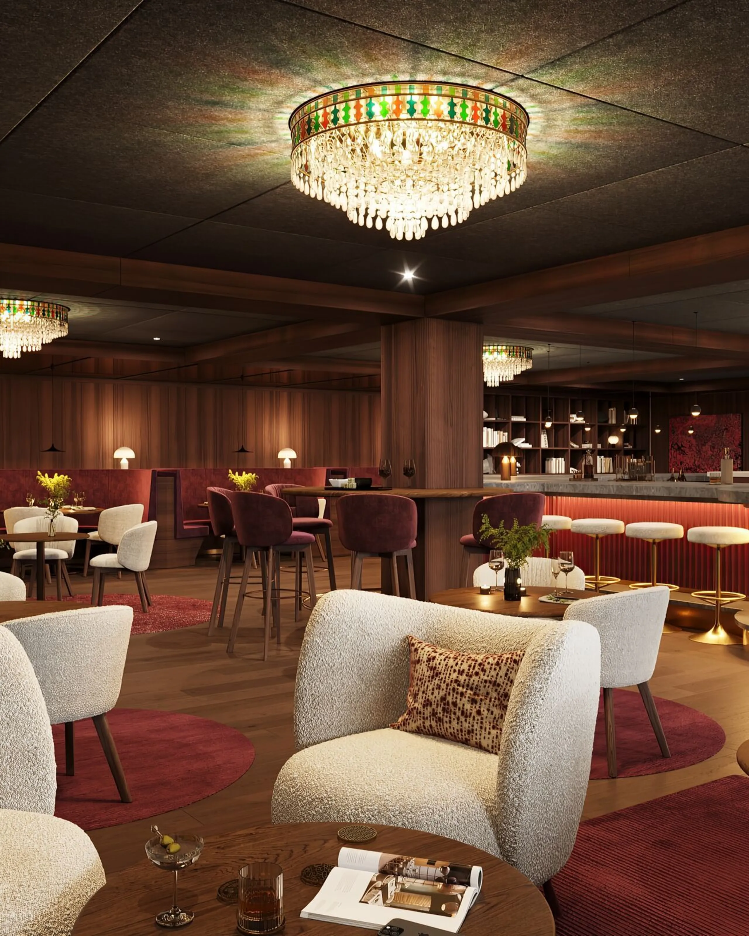 Bar dell’Hotel Oswald con luci soffuse, poltrone bianche rivestite in tessuto, tappeti rossi, pavimento in parquet, bancone elegante con sgabelli e una cantina ben fornita sullo sfondo.